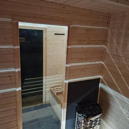 Caloroczny Magjan Z Sauna * Zlotow (Greater Poland)