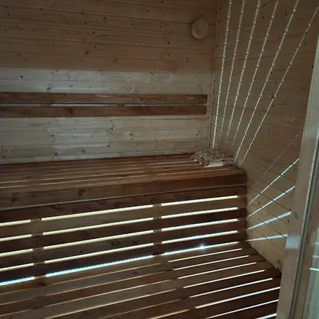 Caloroczny Magjan Z Sauna I Jacuzzi Na Wylacznosc בקתה Złotów