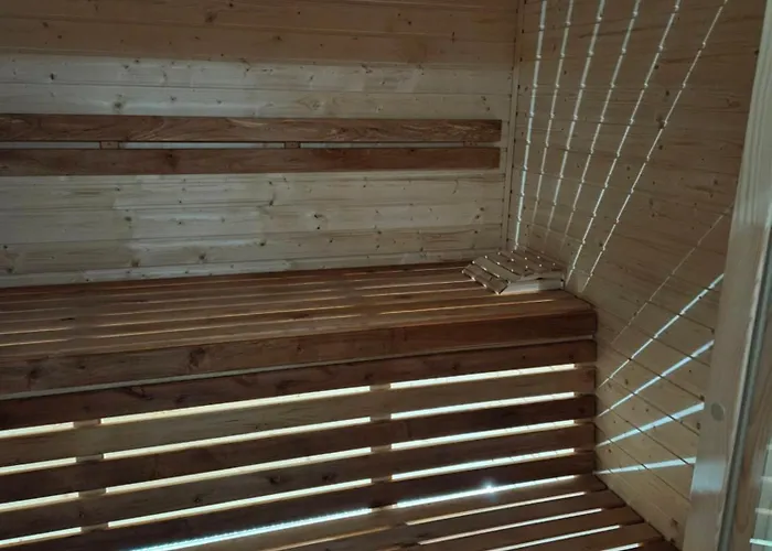 Caloroczny Magjan Z Sauna I Jacuzzi Na Wylacznosc Chalet Zlotow (Greater Poland)